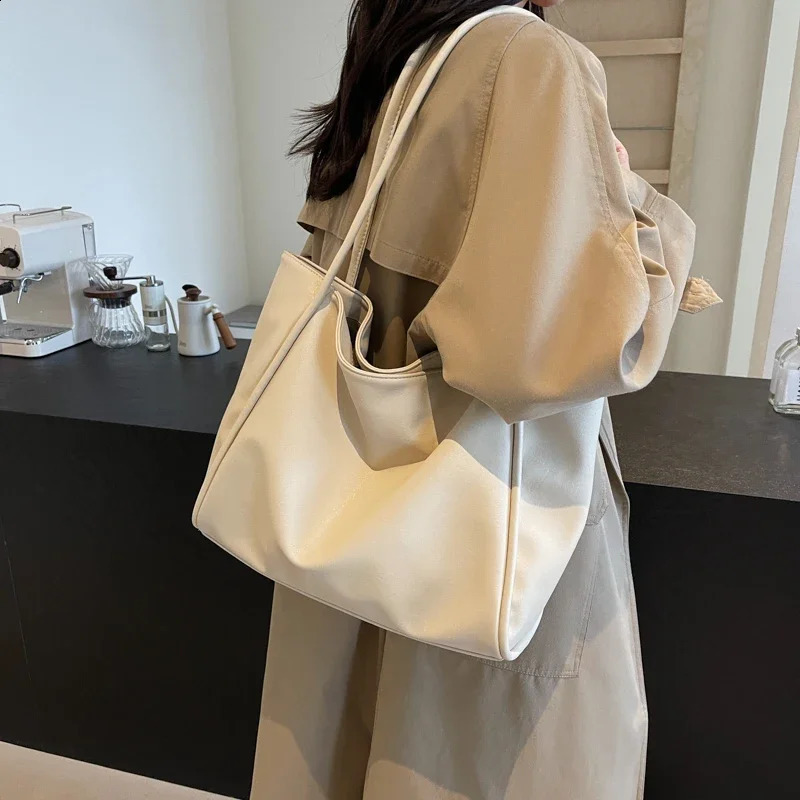 3 LEFTSIDE Fashion PU Leather Big Tote for Women 2024 Winter Y2K Tend Female Simple Shoulder Bag Handbags and Purses 240906 4