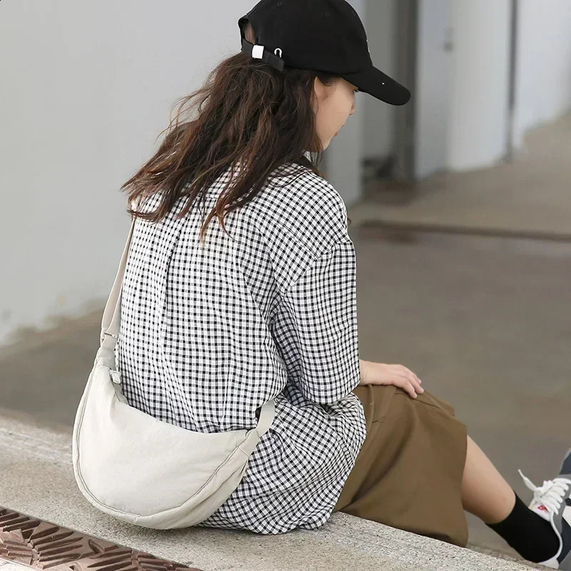 Summer Nylon Waterproof Allmatch Messenger Bag Dumpling Bag Men and Women Multicolor Highquality Shoulder Bags 240909