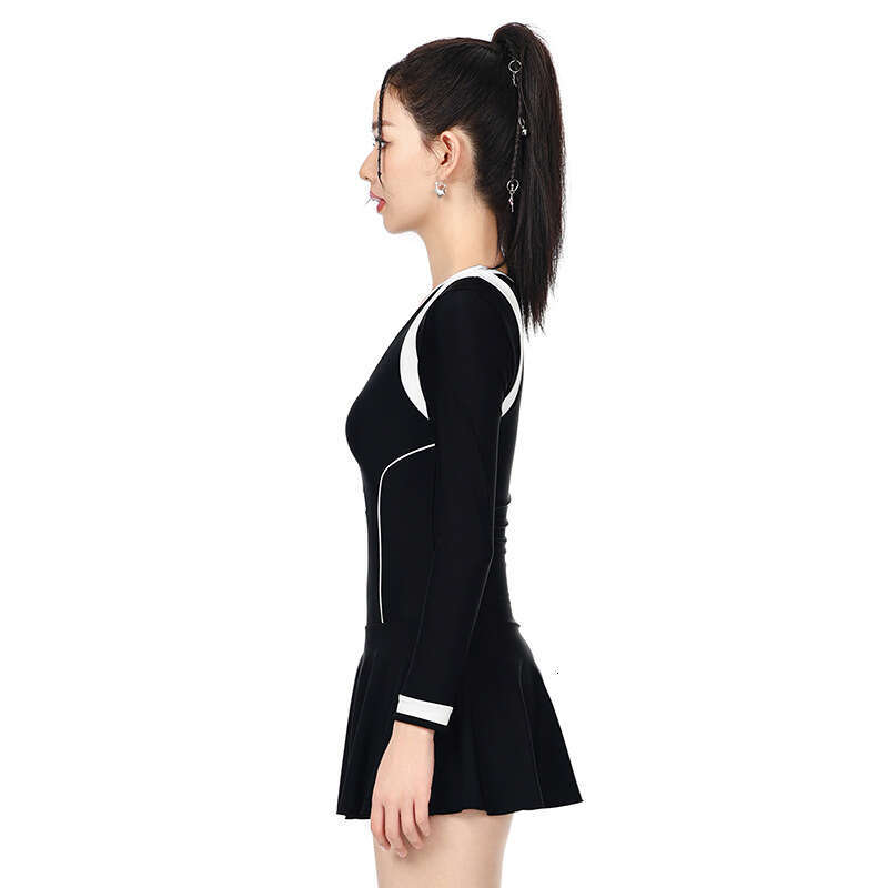 New swimwear with youthful sporty long sleeved skirt style, one-piece sexy, conservative, slimming effect, hot spring girl swimsuit