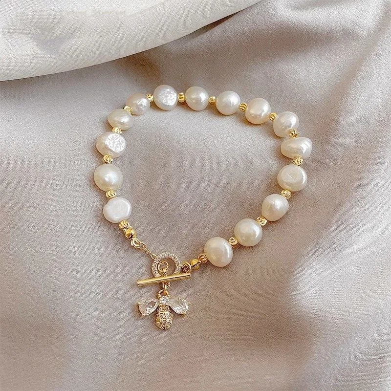 Elegant Baroque Pearl Necklace Bracelet Womens Zircon Bee Pendant Bracelet Fashion Girl Sweet Jewelry 240910