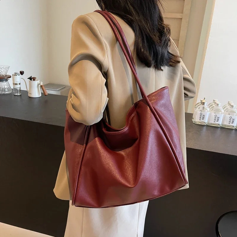 3 LEFTSIDE Fashion PU Leather Big Tote for Women 2024 Winter Y2K Tend Female Simple Shoulder Bag Handbags and Purses 240906 4