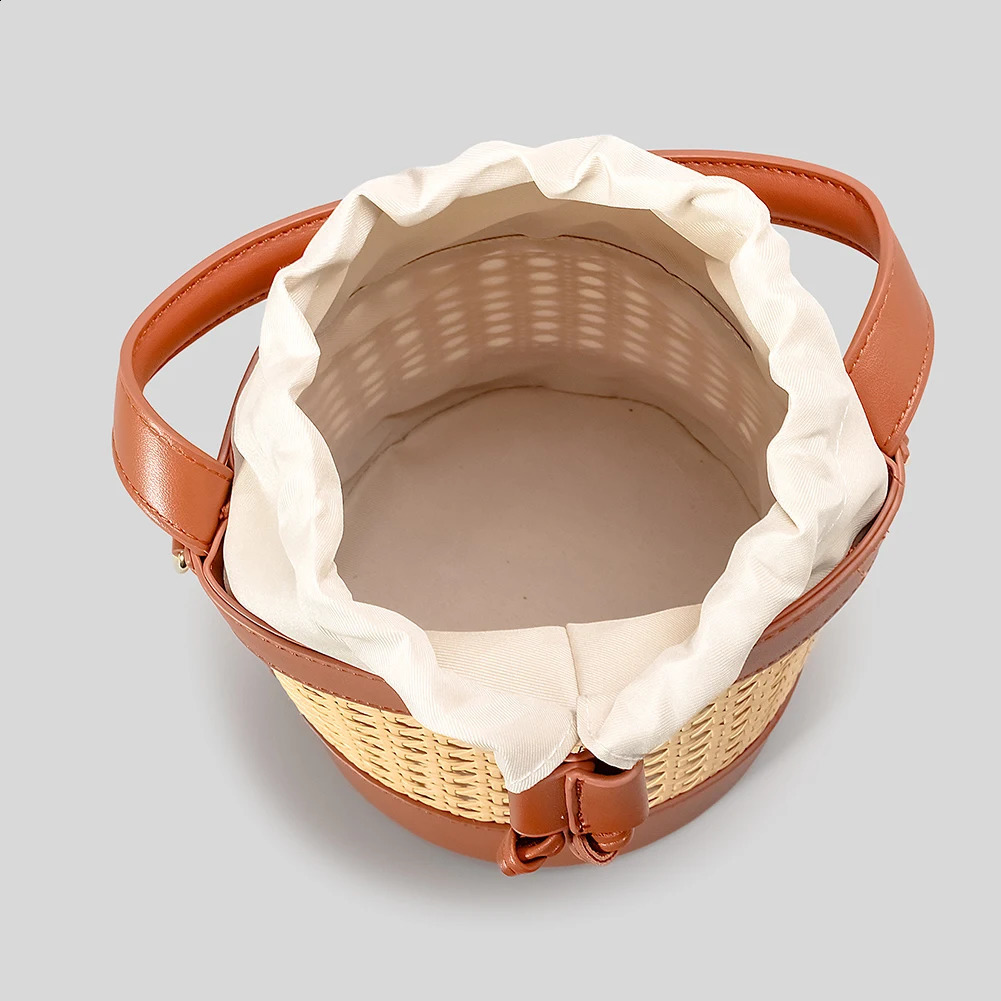 Grass beach bag womens PU leather summer hollow bucket fashionable drawstring handbag holiday travel 240910