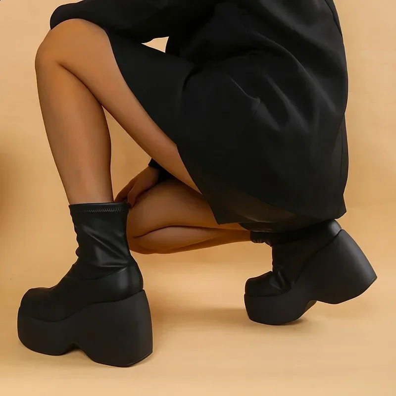 Gothic style sexy elegant short platform womens ankle boots large size 43 comfortable walking womens shoes platform shoes 240919