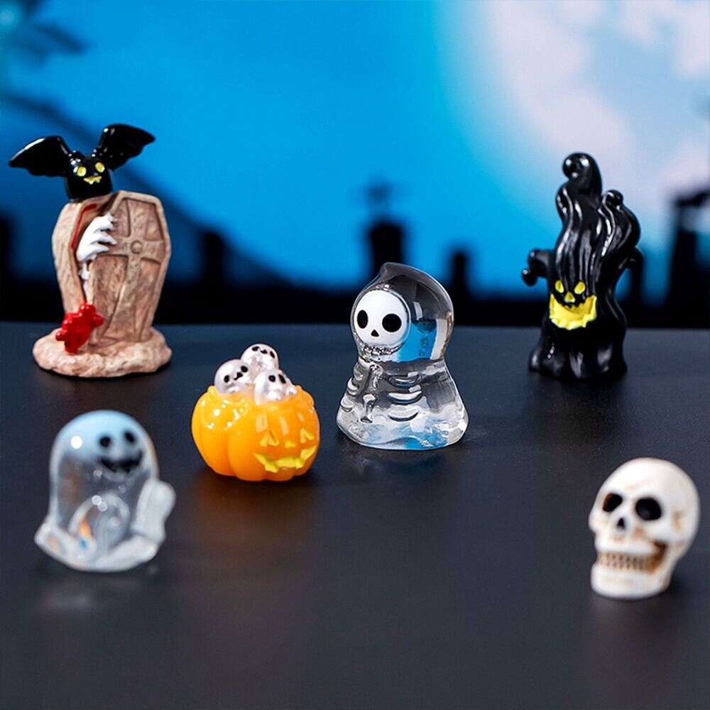 Mini Halloween Crystal Ball Easy To Carry Resin Pumpkin Resin Ornaments Micro Landscap Resin Faceless Ghost Party Supplies 411