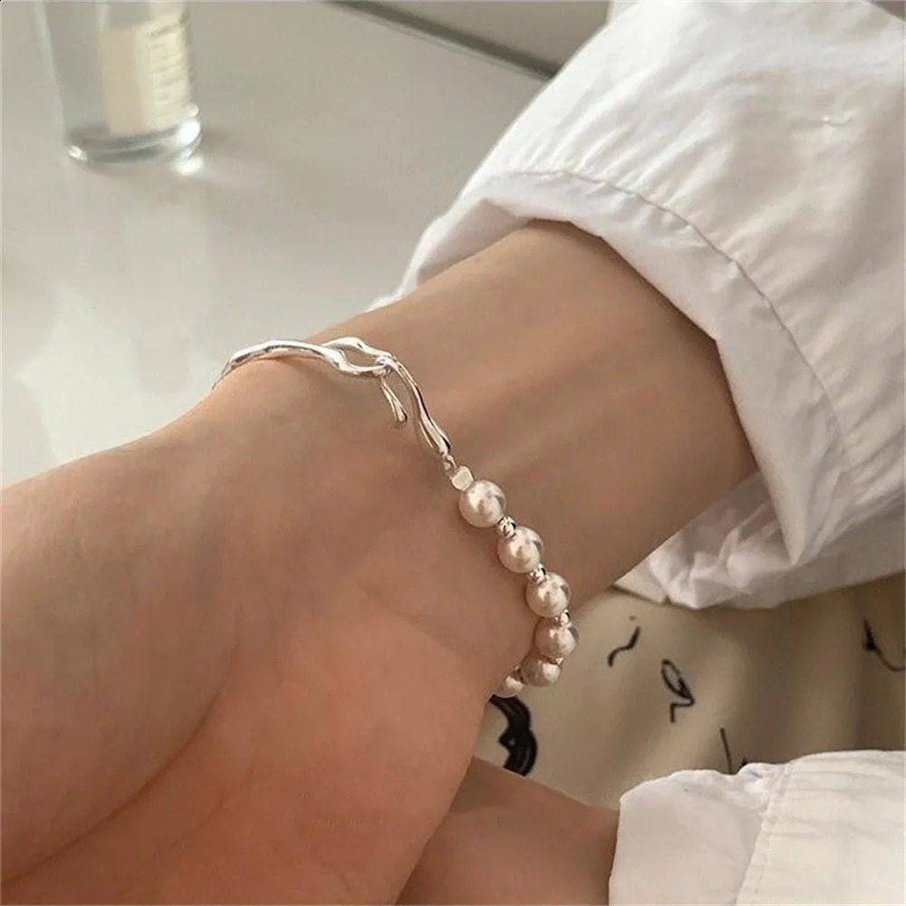 Fashion Beads Bracelet Womens Light Exquisite Simple Personality Bracelet Versatile Hand Accessories Gifts 240910