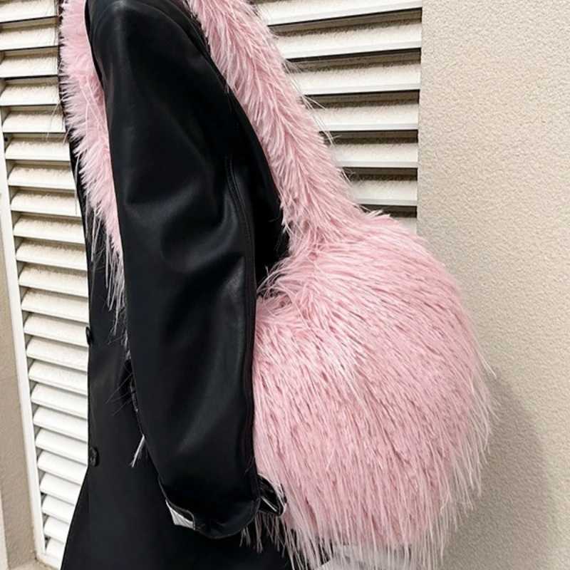 Winter Heart Shape Soft Fluffy Faux Fur Bag Long Plush Tassal Crossbody Bag for Ladies 2024 Luxury Warm Shopper Purses Tote 240911