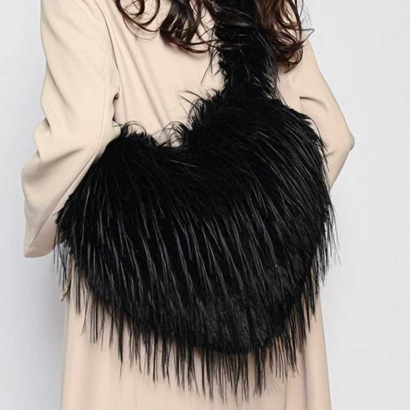 Winter Heart Shape Soft Fluffy Faux Fur Bag Long Plush Tassal Crossbody Bag for Ladies 2024 Luxury Warm Shopper Purses Tote 240911