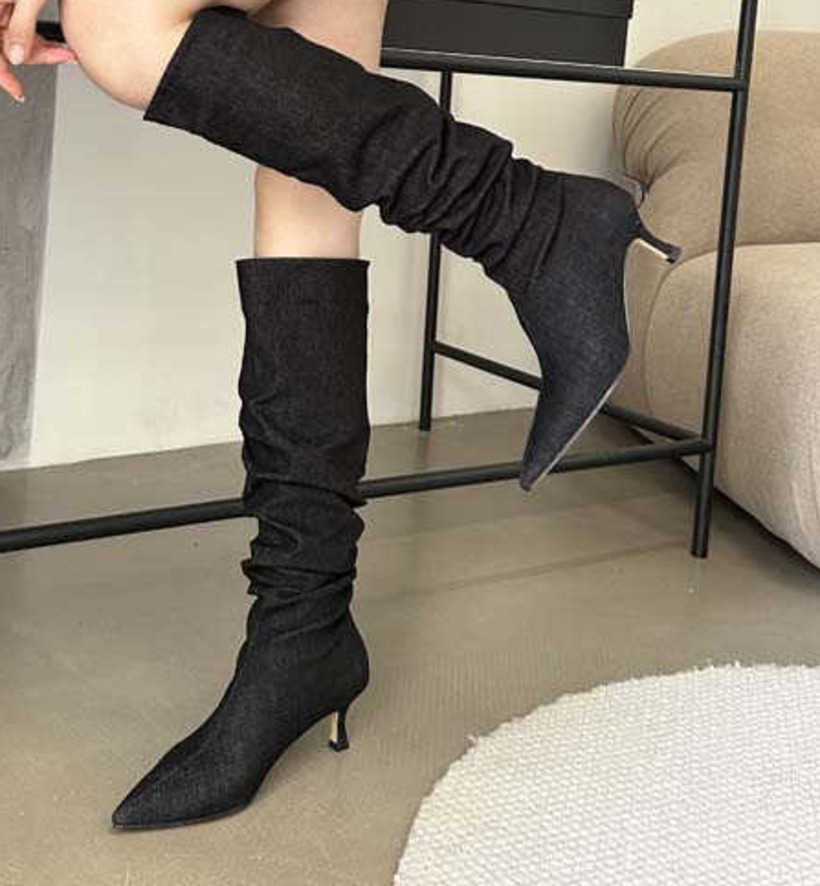 Autumn And Winter New Mid Heeled Slim Denim Blue Pile Boots With High Toe Slim Heel And Pleats Niche High-heeled Long Boots 240826