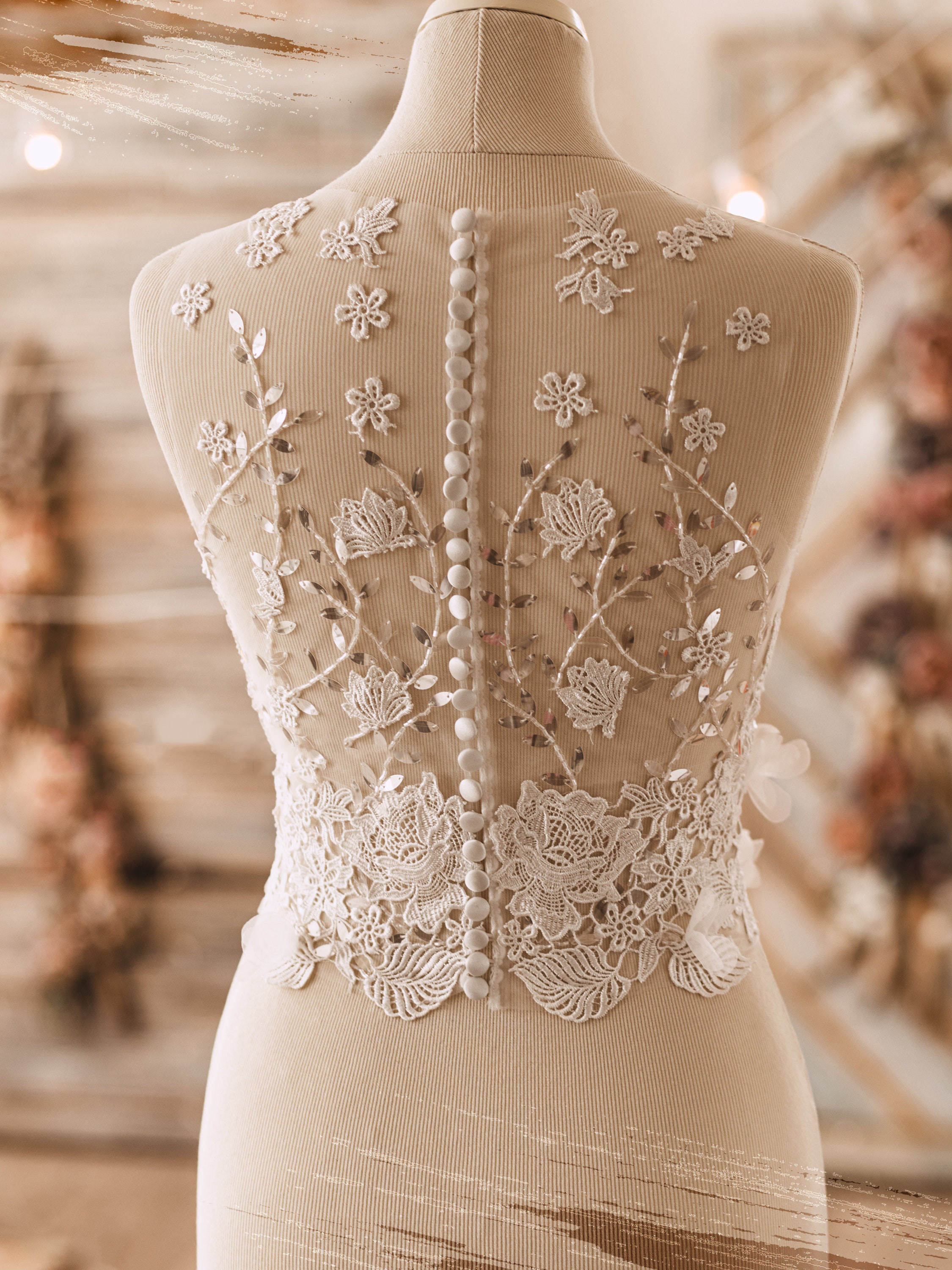 Graceful Wedding Cape Lace Sequins 3D Flowers Bridal Jacket Sleeveless Wraps Button White Ivory Accessories Jackets Custom Made Plus Size