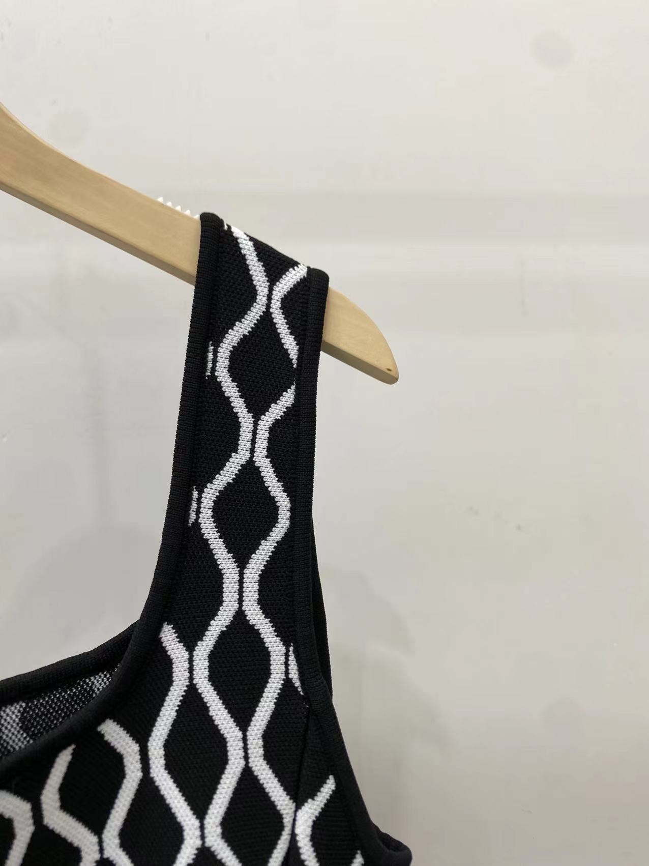 Women's Blue or Black Geometric Jacquard Sleeveless Dress Autumn New Sweet Ladies Slim High-Waisted A-Line Short Robe French 2024 early autumn Ne