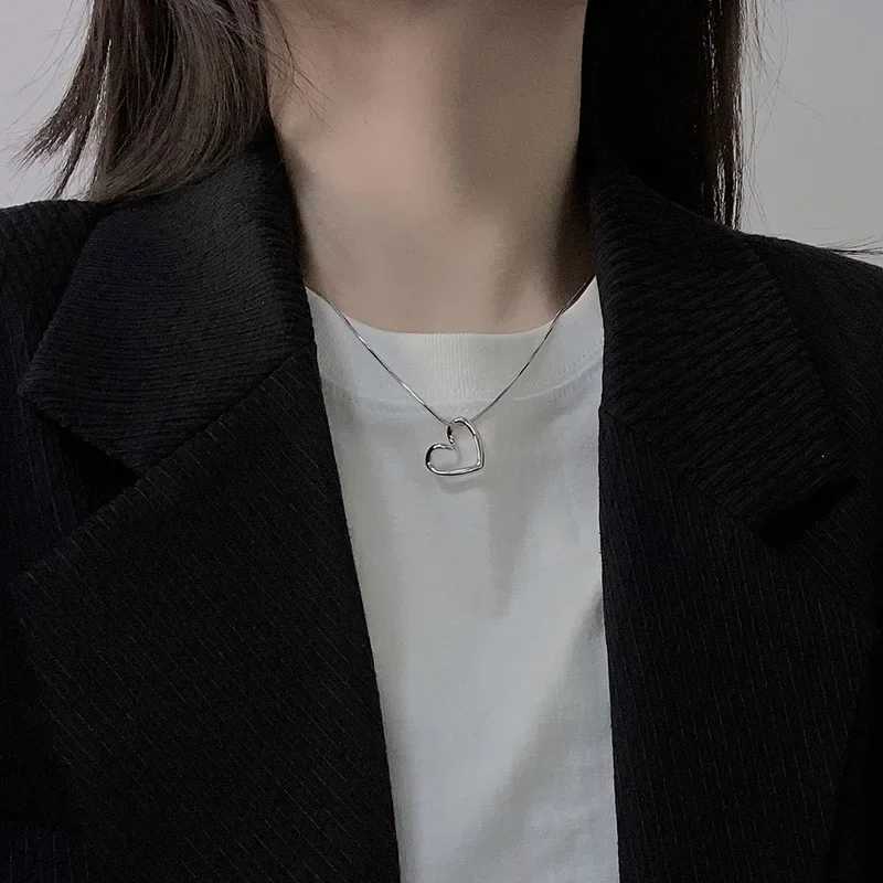 Stainless Steel Silver Love Heart Pendant Necklace New Trend Simple and Elegant Party Jewelry Birthday Gift W240911