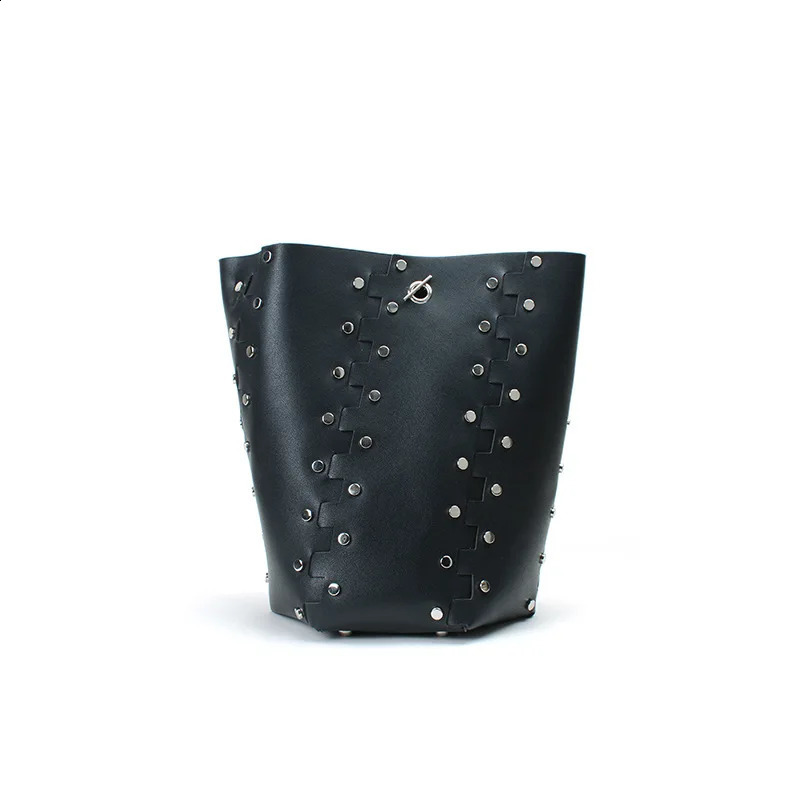 ner Rivet Large Bucket Bag Womens Wallet and Handbag High Quality Shoulder Messenger Black Hollow 240910