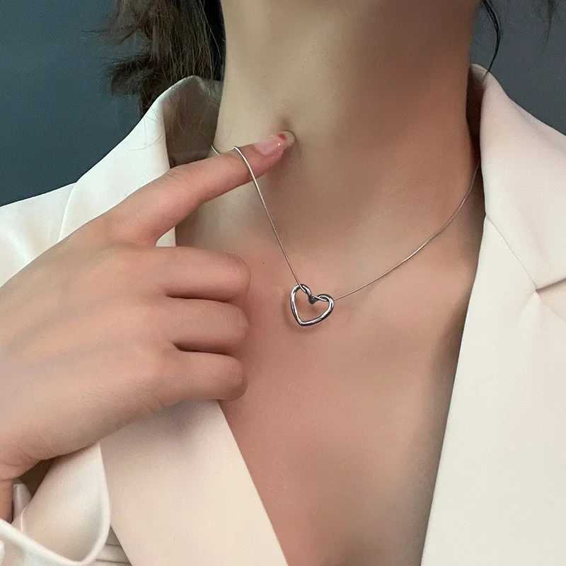 Stainless Steel Silver Love Heart Pendant Necklace New Trend Simple and Elegant Party Jewelry Birthday Gift W240911