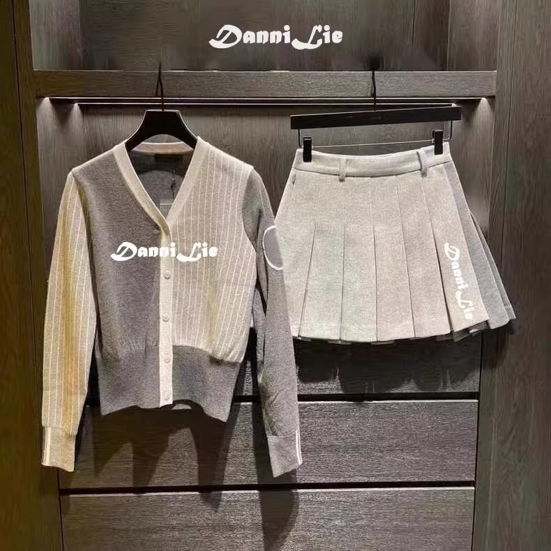 Golf Shorts Golf Skirt Women's 22 Autumn and Winter Thickened Short Skirt Fashion Versatile Pleated Half Skirt 230324