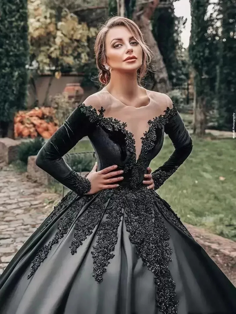 2024 Black Princess Plus Size Elegant V Neck Gothic Ball Gown Wedding Dresses Sheer Neck Satin Long Sleeves Lace AppliquedBeading Dress Marriage Brida