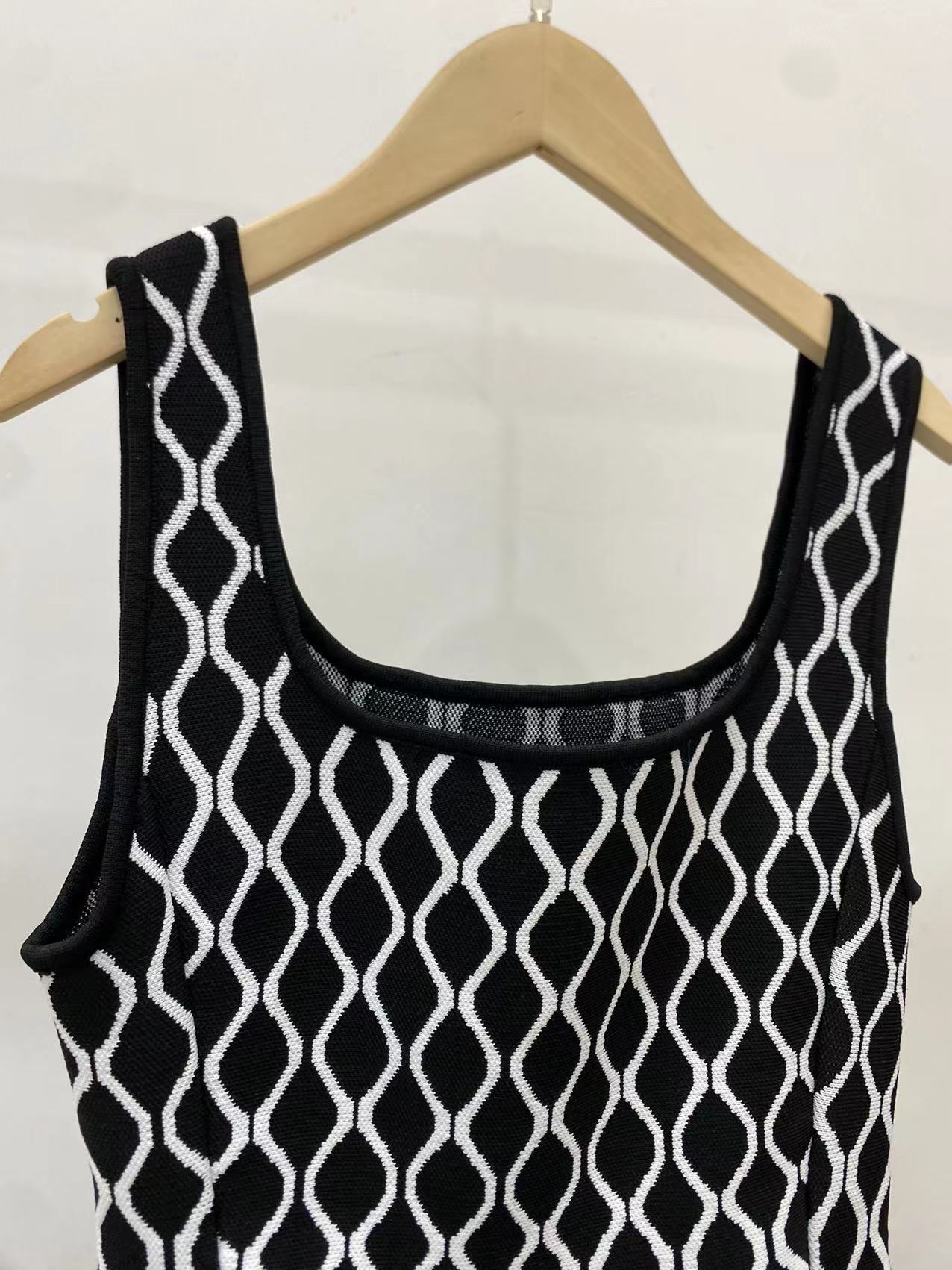 Women's Blue or Black Geometric Jacquard Sleeveless Dress Autumn New Sweet Ladies Slim High-Waisted A-Line Short Robe French 2024 early autumn Ne