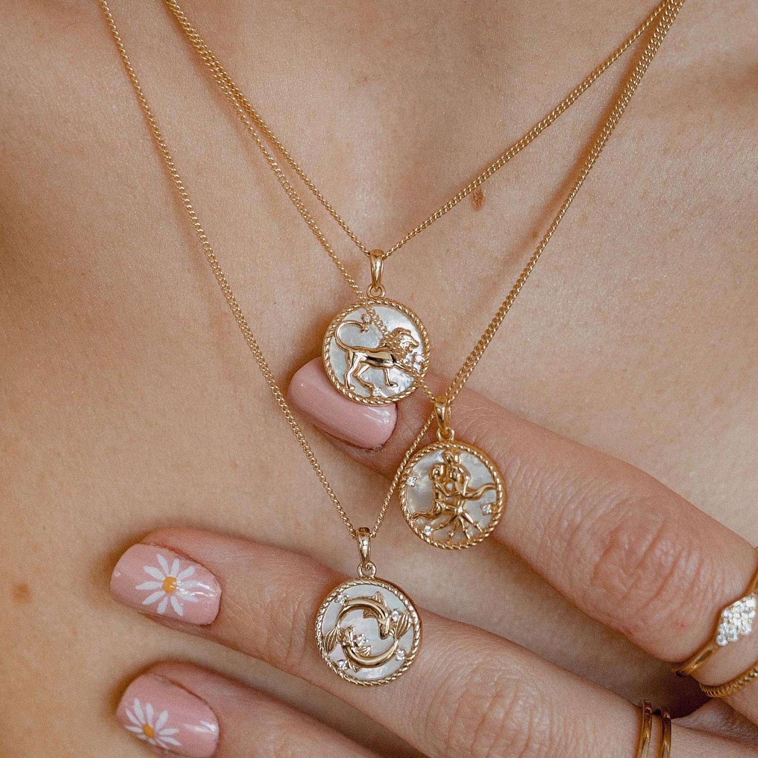 18k Gold Zodiac Sign Necklace Gold Chain Designer Jewelry Cubic Zircon Waterproof Stainless Steel Horoscope Sign Coin Charm Necklaces for Woman Gift F