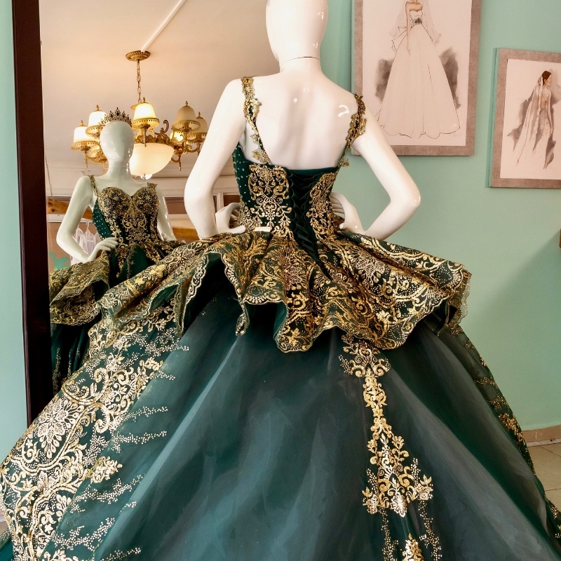 Emerald Green Sparkly Quinceanera Dresses Off Shoulder Gold Applique Lace Corset vestido 15 anos quinceanera lace-up Sweet 16 Gown