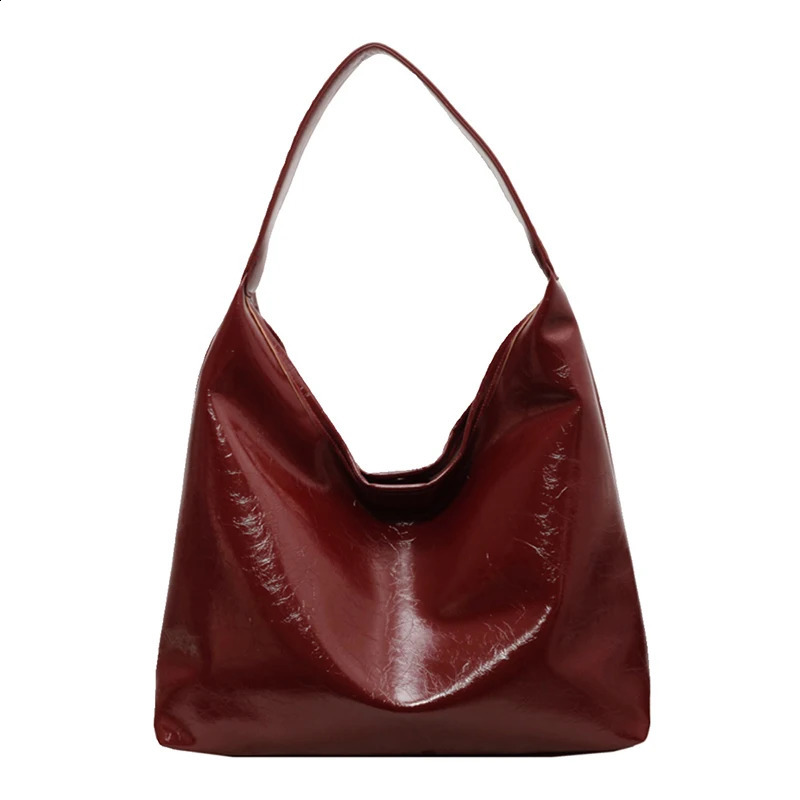 Korean retro handbag womens highend sensory simple soft leather commuting underwear large capacity shoulder bag 240910