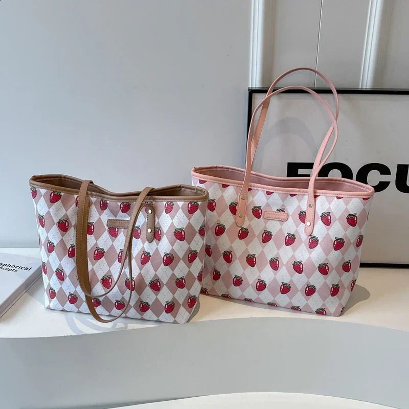 PU Large Capacity Tote Bags Zipper Strawberry Commuting Fresh Fashion Shoulder Bags for Women High Quality Tote 240907