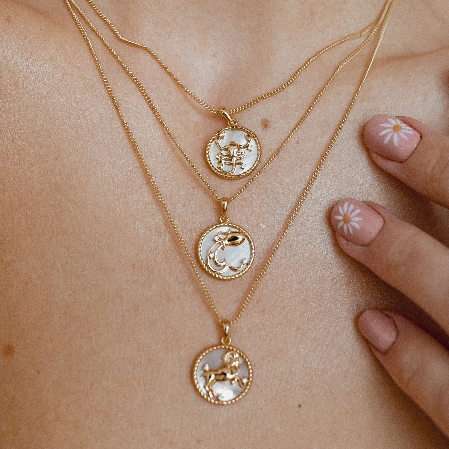 18k Gold Zodiac Sign Necklace Gold Chain Designer Jewelry Cubic Zircon Waterproof Stainless Steel Horoscope Sign Coin Charm Necklaces for Woman Gift F