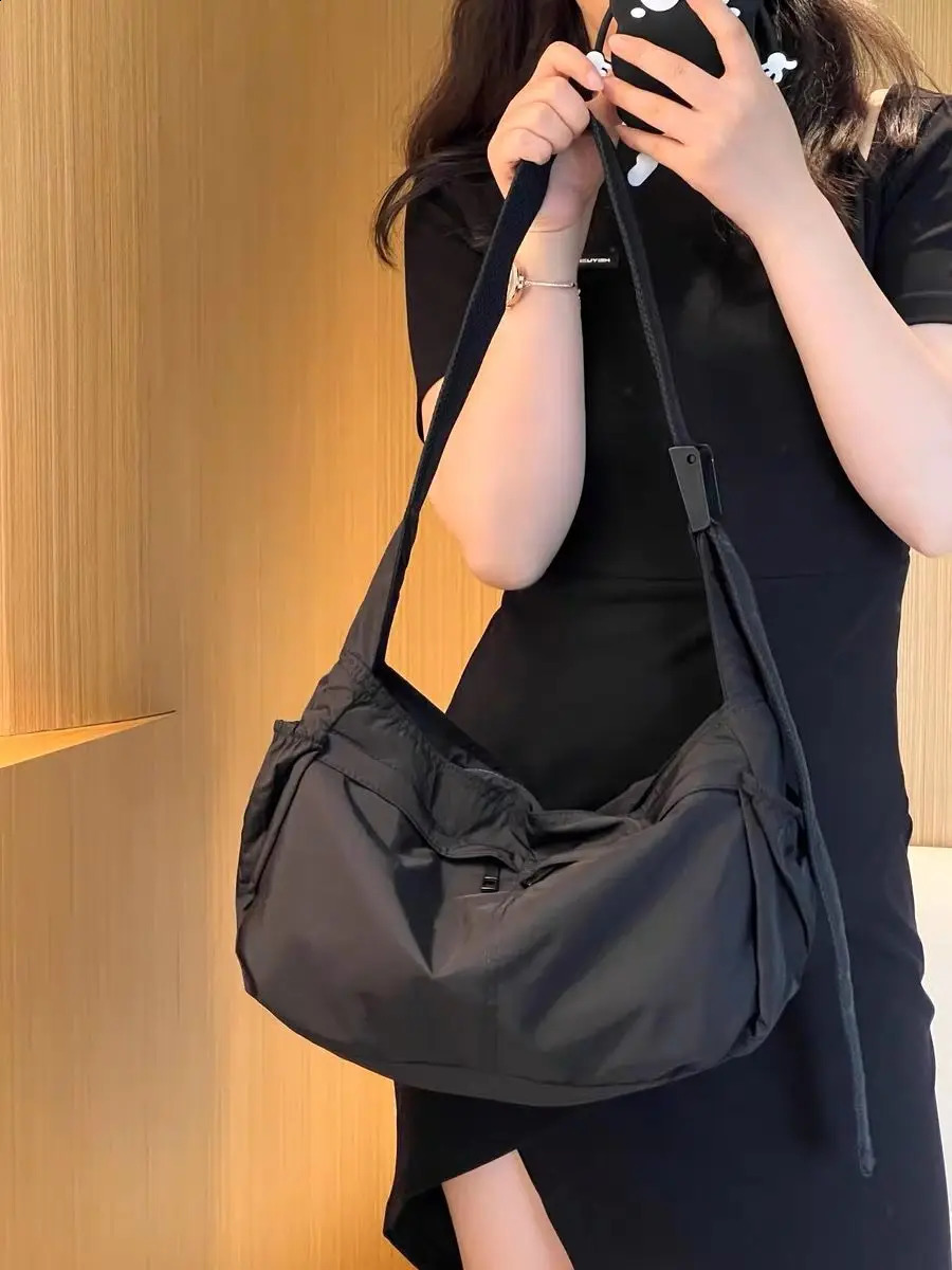nylon bag ultra light splash proof fashionable summer shoulder handbag solid color and cross body unisex 240910