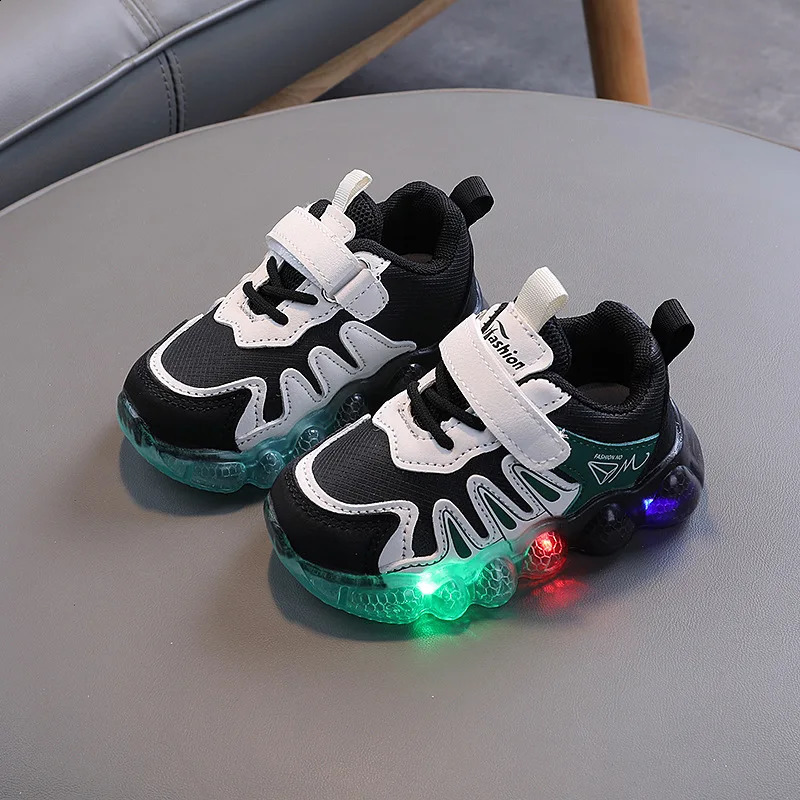 2024 new LED childrens luminous shoes baby luminous sports shoes boys and girls luminous running shoes childrens flat breathable mesh sports shoes 240