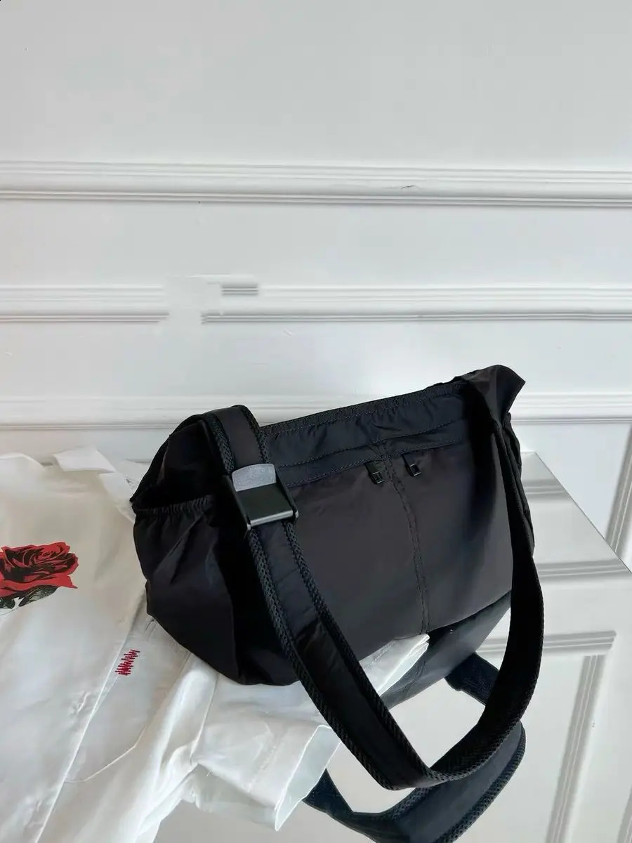 nylon bag ultra light splash proof fashionable summer shoulder handbag solid color and cross body unisex 240910