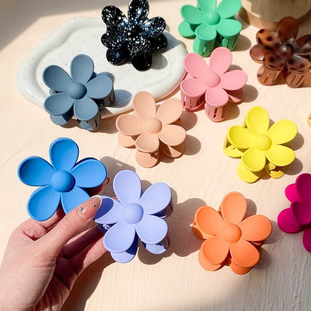 2024 Korea Flower Shape Hair Claw Clip for Women Girls Barrette Crab Hair Clips Ponytail Hairpins Bath Barrette Hair AccessoriesX240912