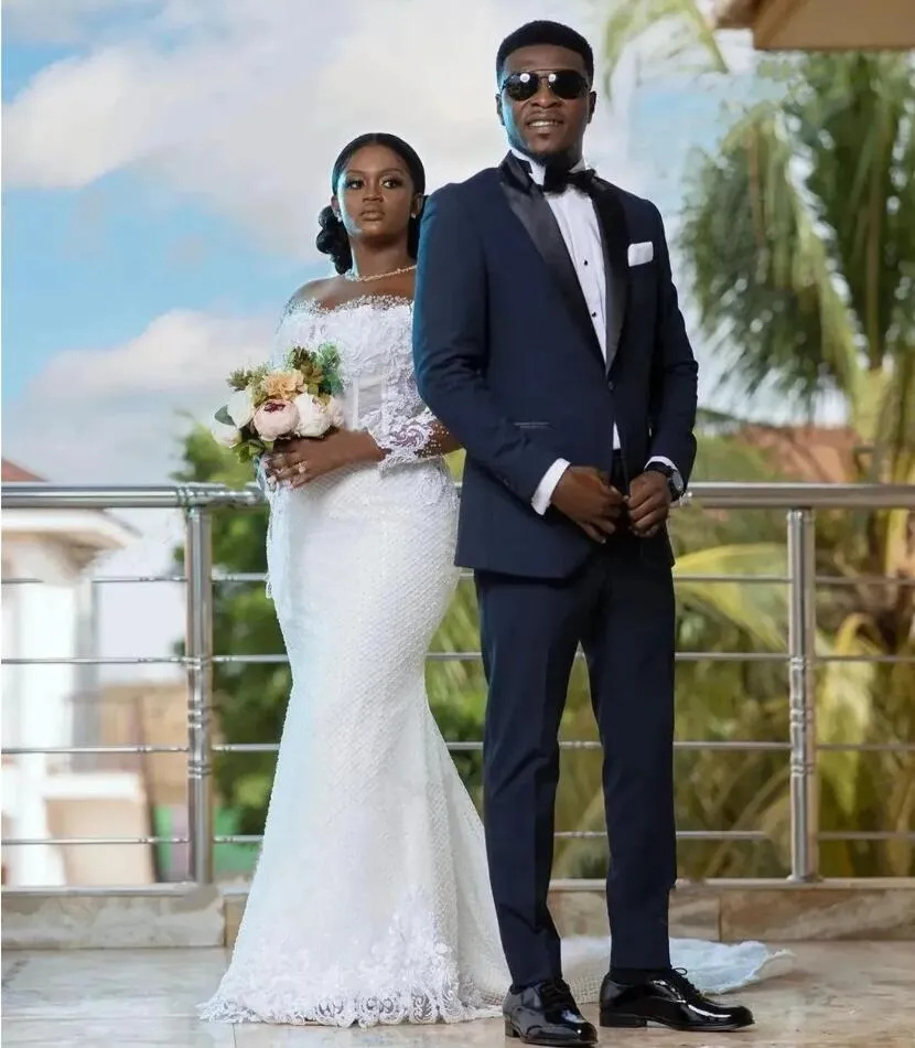 African White Lace Bateau Mermaid Wedding Dresses Elegant Sheer Long Sleeves Bridal Gowns Beaded Applique Court Train Second Reception Dress