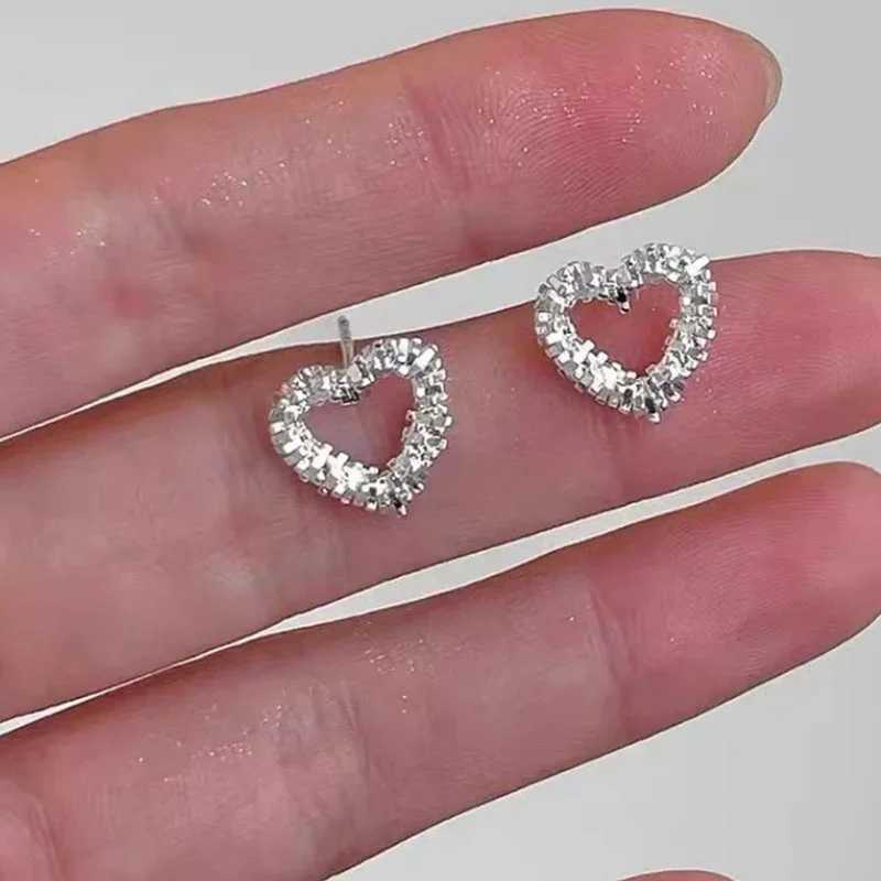 Vintage Metal Heart Stud Earring for Woman 2024 New Trendy Silver Color Geometric Twisted Wave Earring Party Jewelry AccessoriesX240912