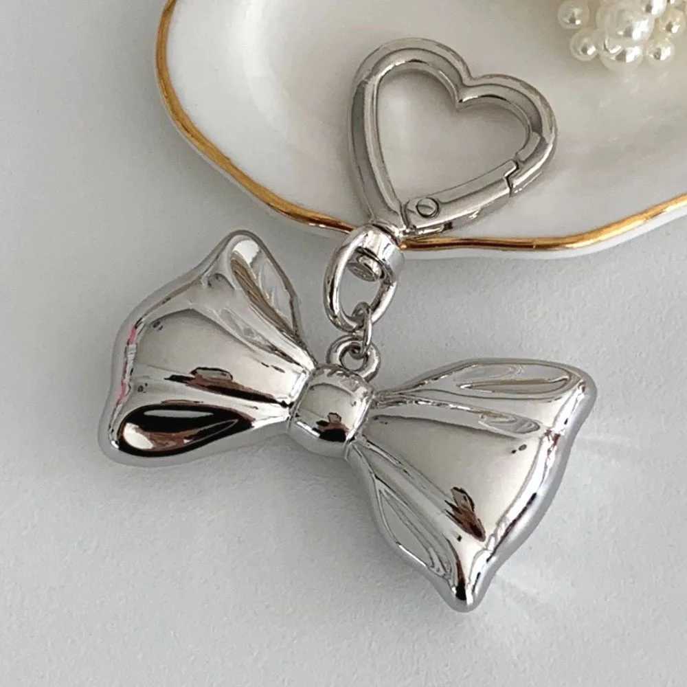 Korean Sweet Pearl Butterfly Knot Keychain Heart Pendant Keychain Y2K Fashion Keychain Bracket W24091114