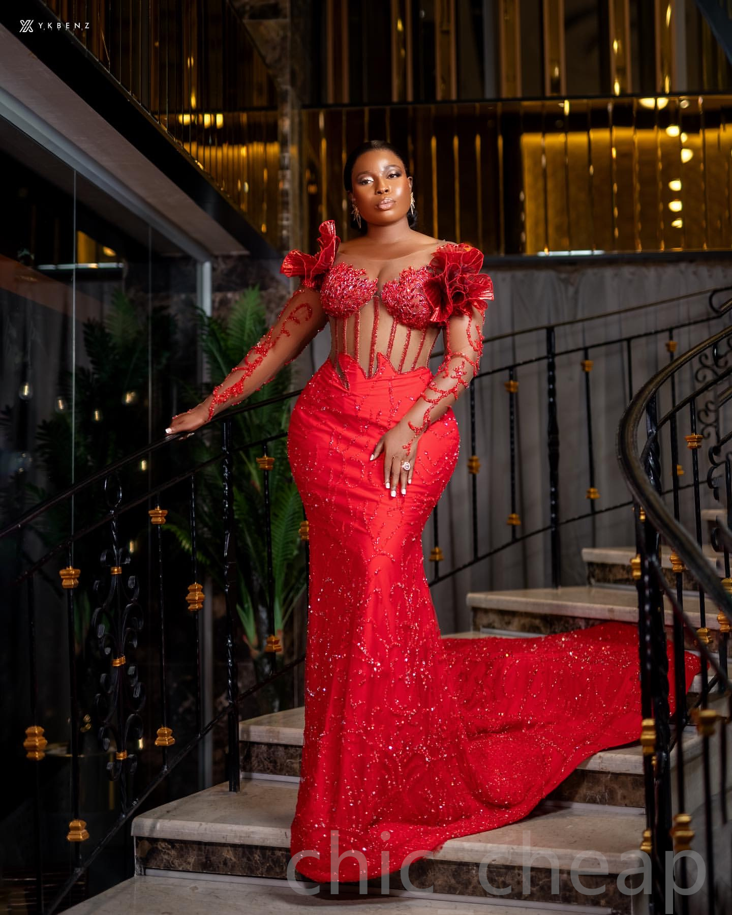 2025 Red Sequined Mermaid Prom Dress with Pearls and Lace for Special Ocns