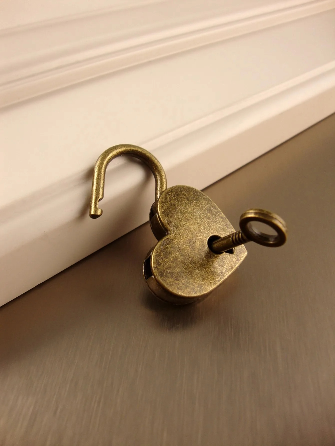 Heart shaped lock luggage buckle mini drawer bag door lock wardrobe escape room small padlock 240907