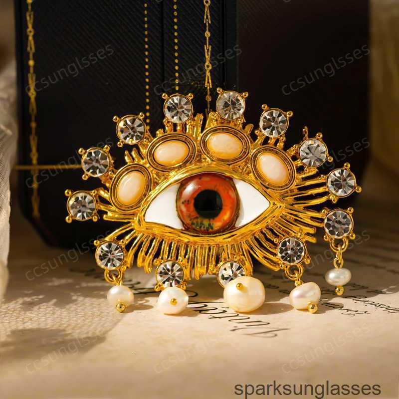 Brooches Schiaparelli Middle Eye Brooch European and American Foreign Trade Vintage Coat Accessory Pin Star Style F2 B1