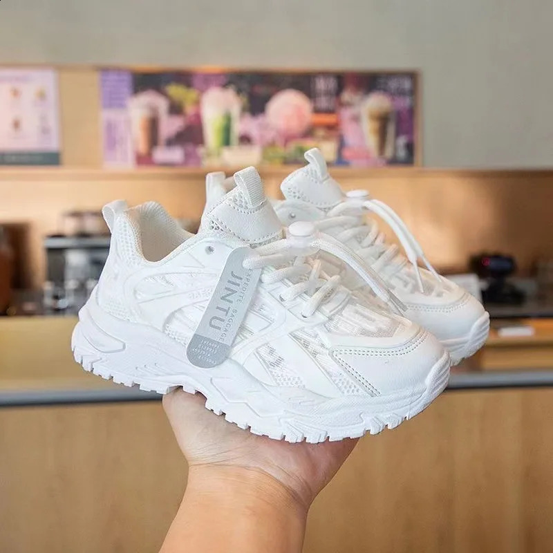 Childrens sports shoes for girls and boys summer new casual sports shoes comfortable and breathable running shoes white apartment size 26~37# 240912