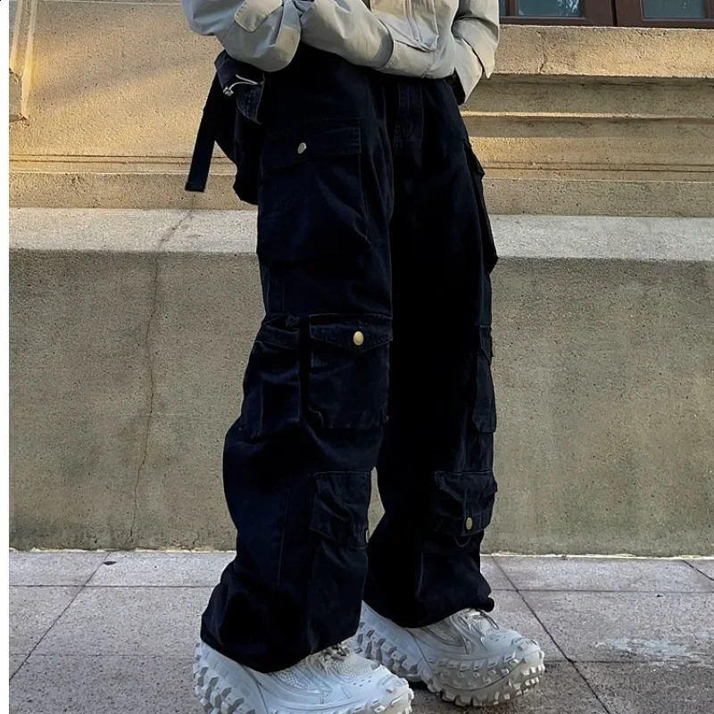Retro American style multi pocket cargo pants mens fashion brand street straight leg loose fitting floor wide leg mens 240911