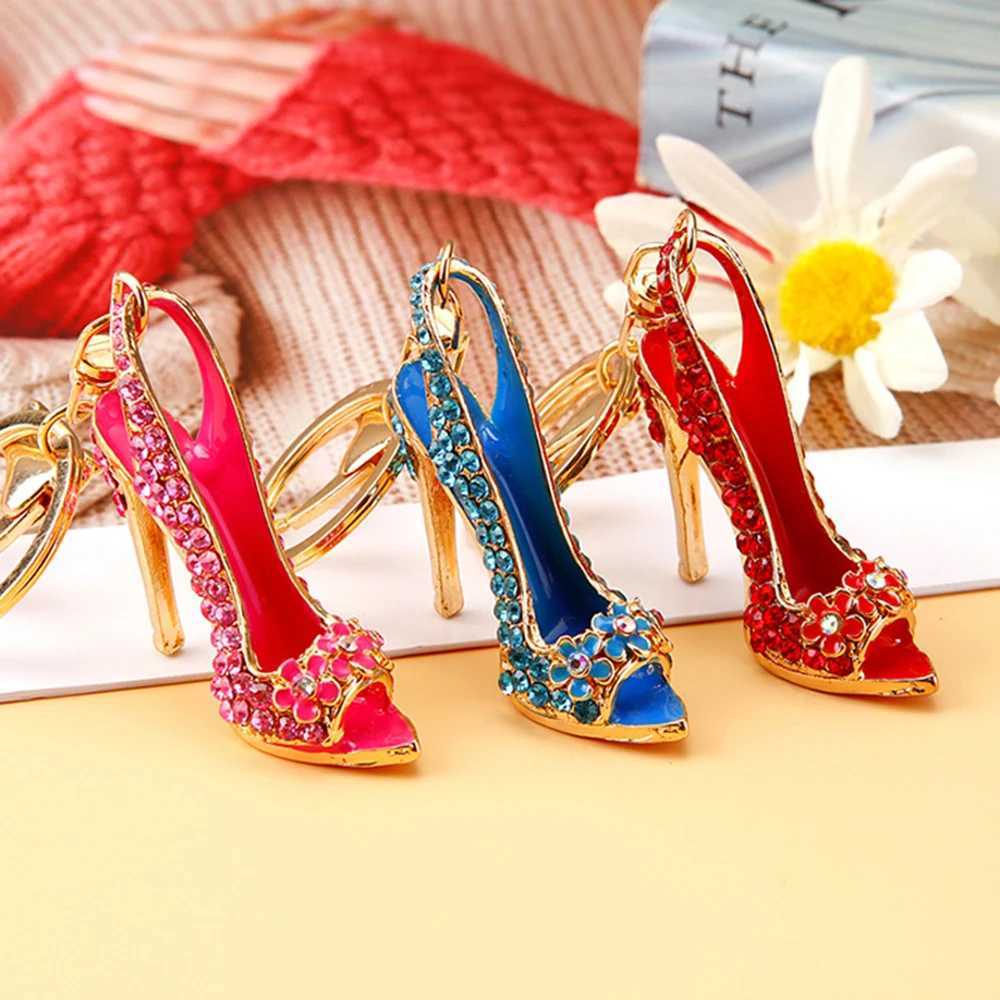 Creative highheeled shoe shape keychain luxury rhinestone crystal shoe keychain suitable for women and girls handbag mobile phone pendant jewelry acce