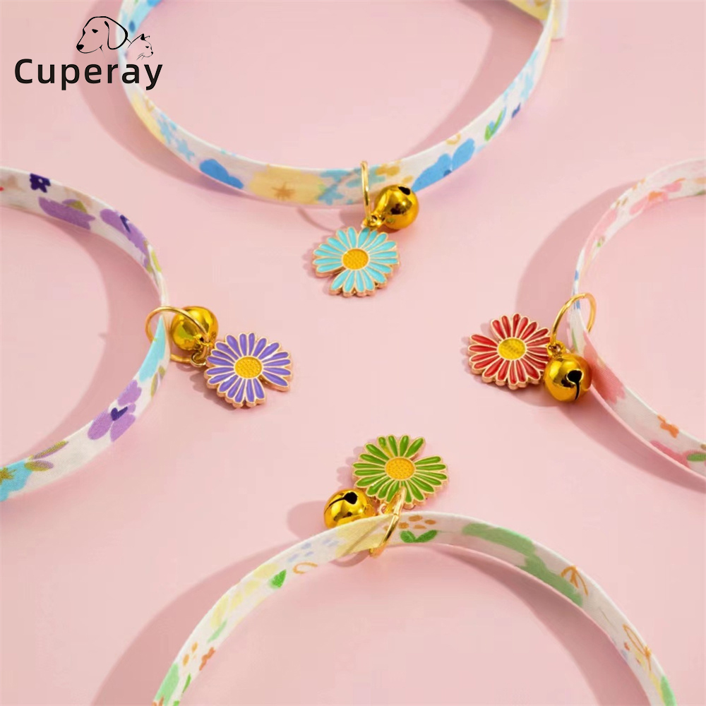Pet Collar Adjustable Cute Ornament Cat Collar with Bell & Small Daisy Pendant Cat Collars for Kittens & Puppies Pet Accessories