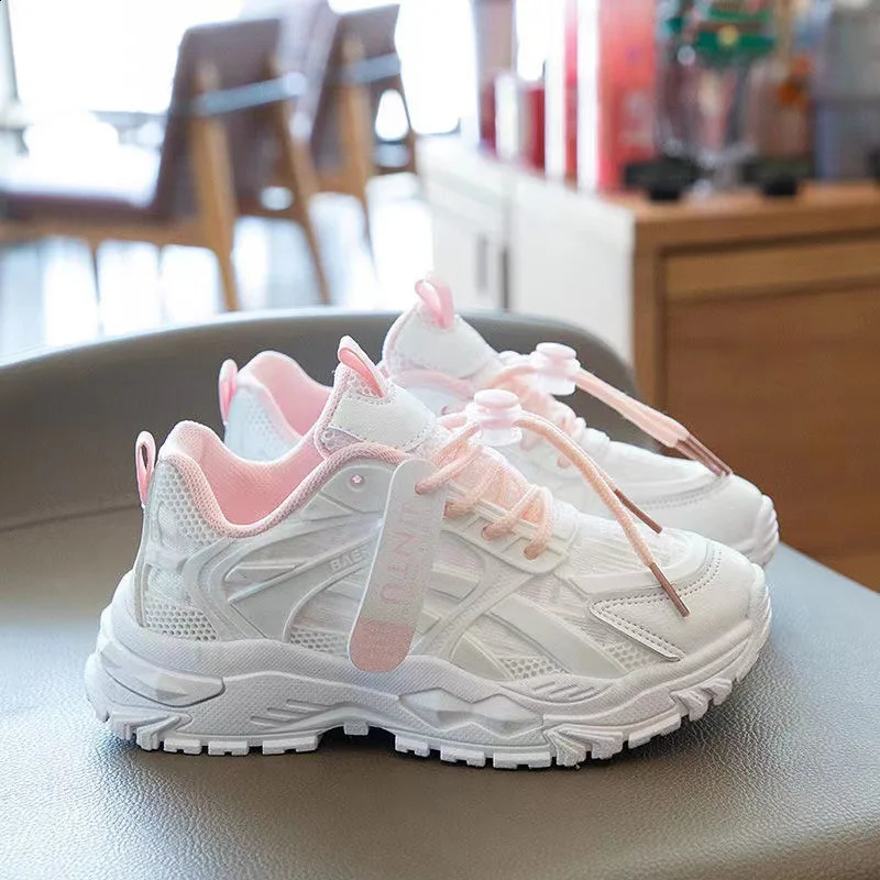 Childrens sports shoes for girls and boys summer new casual sports shoes comfortable and breathable running shoes white apartment size 26~37# 240912