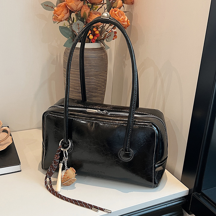 Handheld Boston for women 2024 new commuter bag, high-end texture, niche and versatile, single shoulder bag