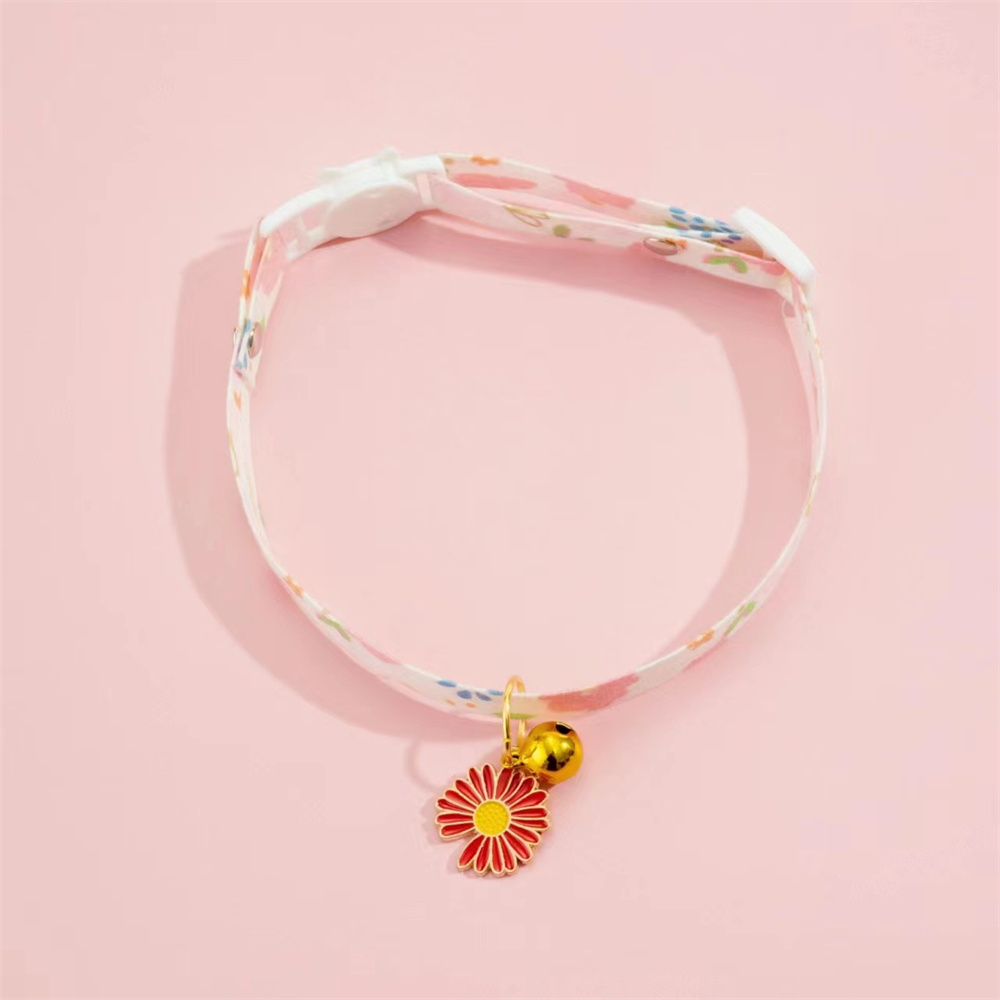 Pet Collar Adjustable Cute Ornament Cat Collar with Bell & Small Daisy Pendant Cat Collars for Kittens & Puppies Pet Accessories