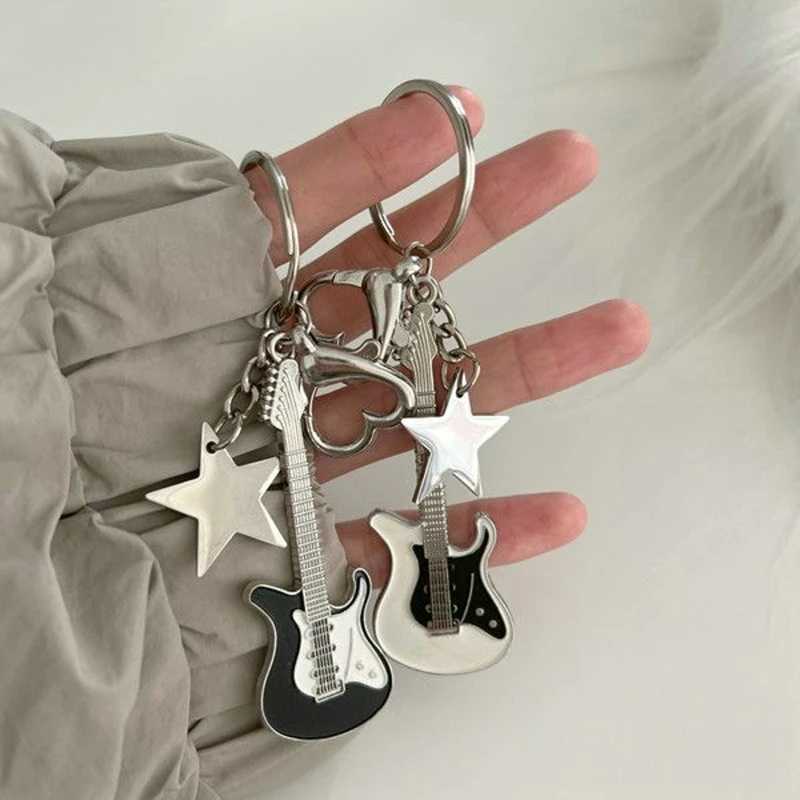 Rock Punk Y2k Guitar Love Heart Star Keychain Mens Cute Cool Fashion Pendant Keychain Retro Accessories Gift W240911
