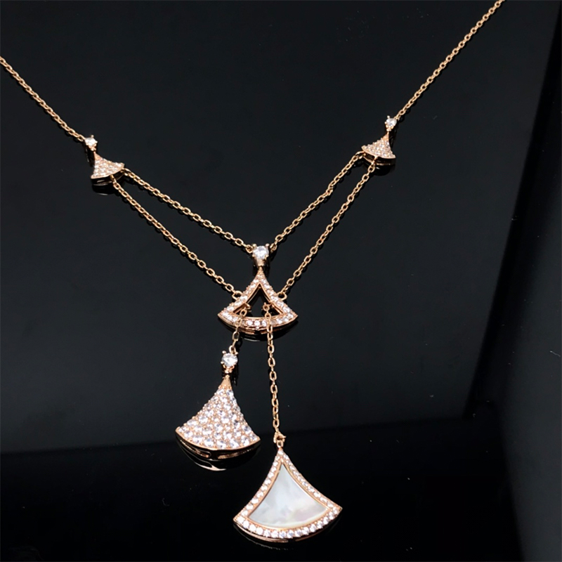 Luxury Designer Necklace Classic Jewelry Pendant Women Plated Silver Gold Dress Jewelry Pendant Necklaces For Men Design Gift Link Charm