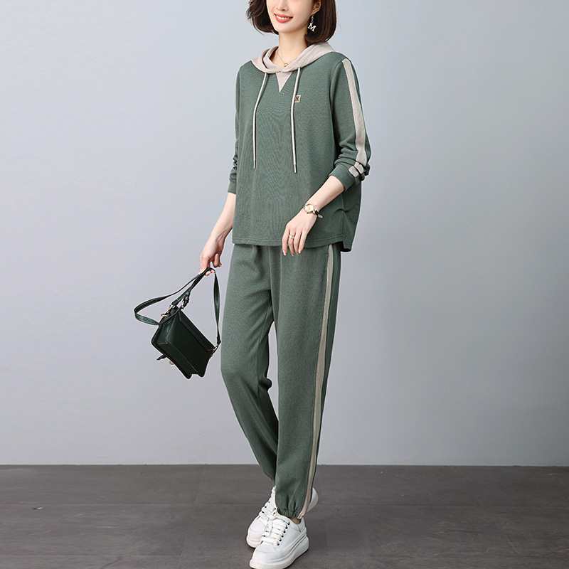 Ladies' stylish hoodie, utumn outfit, paired with a whole casual two-piece set