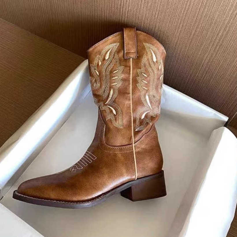 Leather Western Cowboy Fashion Boots Embroidered Knight Boots For Women Internet Celebrity Thick Heel Middle Tube V-neck Martin Boots 240826