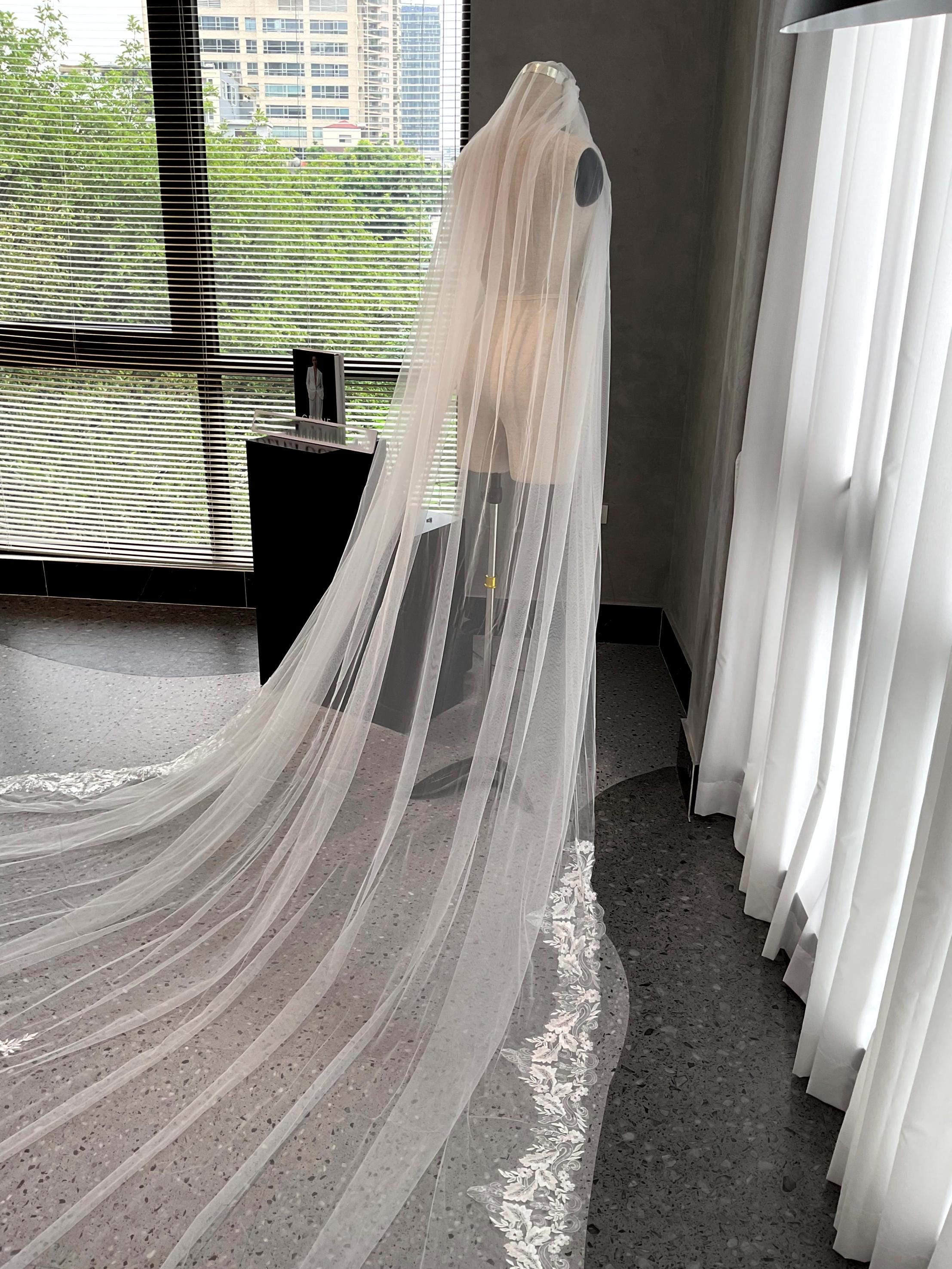 Classic Wedding Veil Lace Appliques Bridal Veil with Comb Royal Long Special Cut Veil White Ivory Custom Made Wedding Accessories