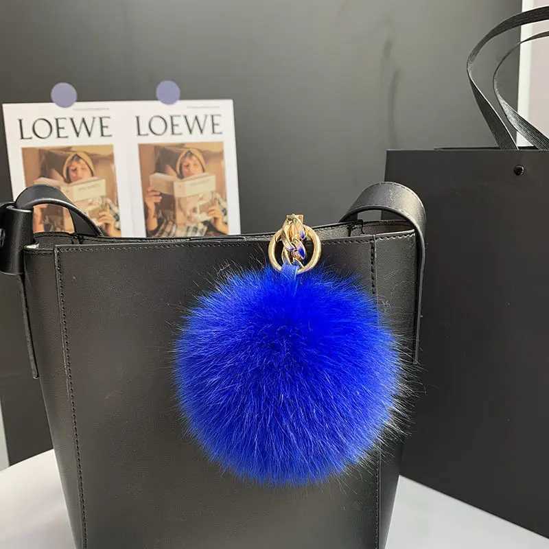 2024 Fluffy True Fox Fur Ball Poms Keychain Womens Luxury Poms Keychain Accessories Packaging Decoration Emoji Pavilion Jewelry Gifts W24091126