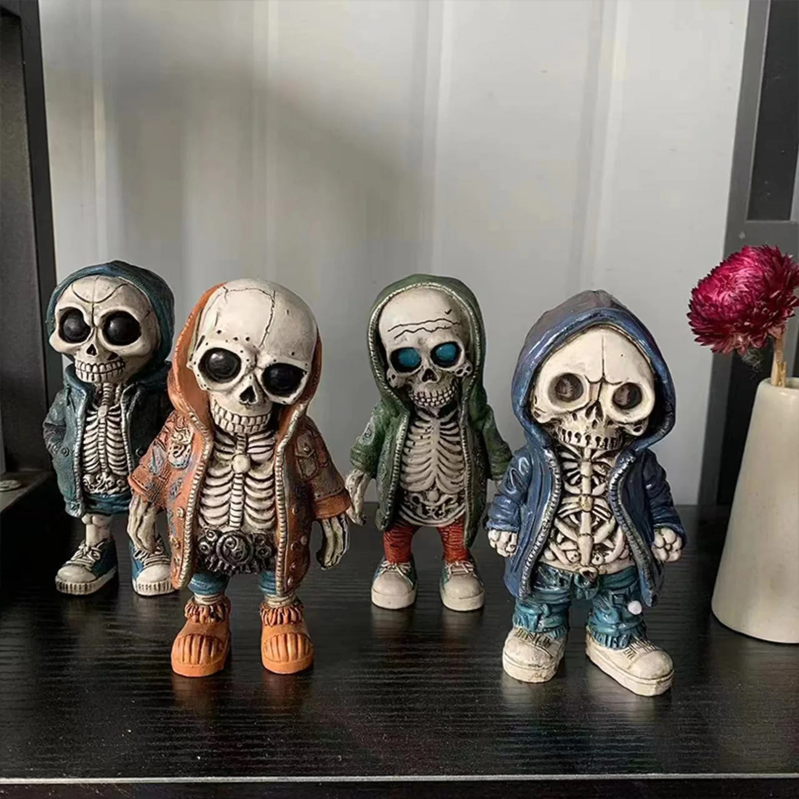 Skull Resin Statue Cool Skeleton Decorative Figurines Halloween Party Decoration Home Accessories Living Room Bedroom 240911