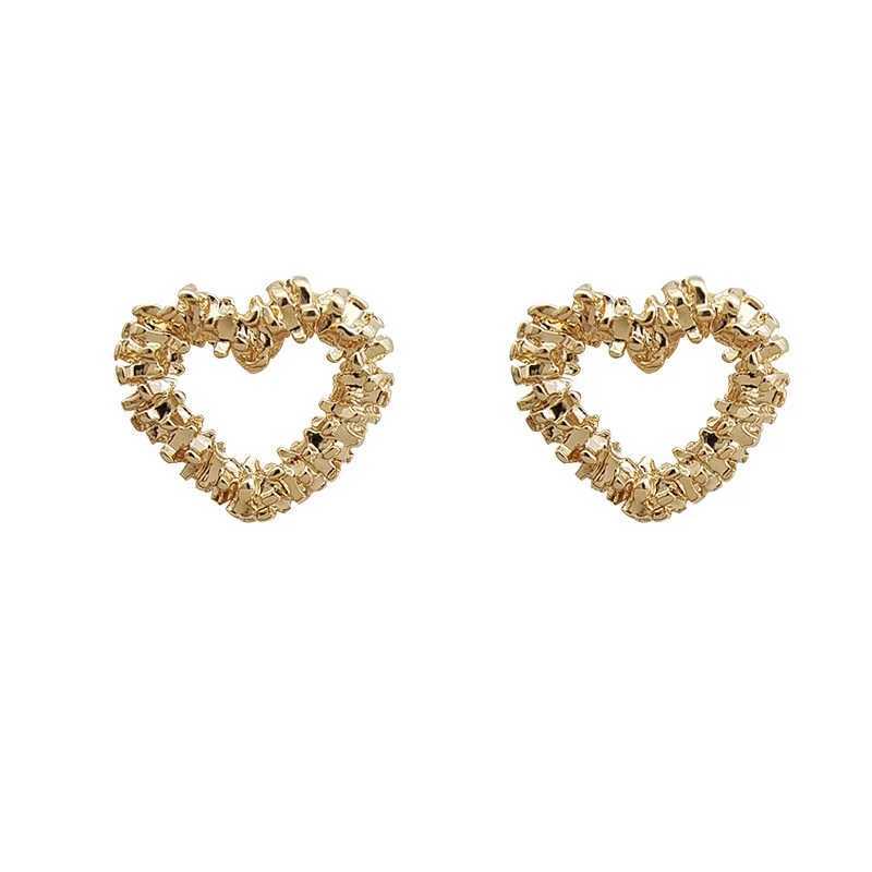 Vintage Metal Heart Stud Earring for Woman 2024 New Trendy Silver Color Geometric Twisted Wave Earring Party Jewelry AccessoriesX240912